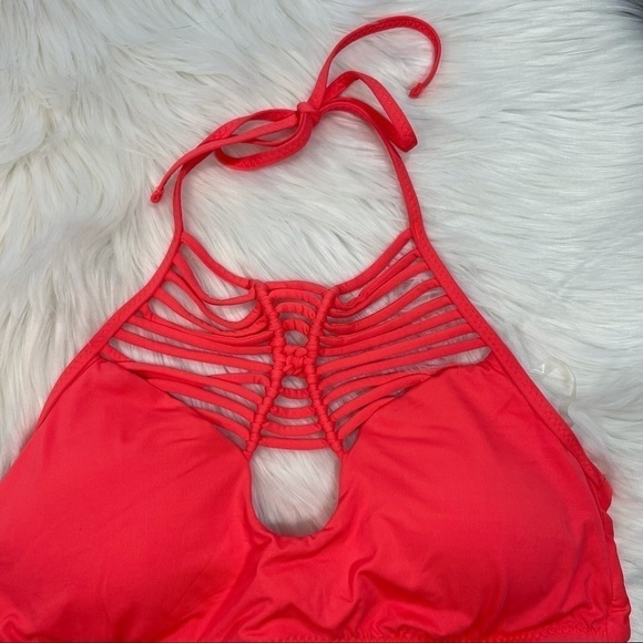 NWOT BECCA Macrame Halter Bikini Top - Picture 5 of 11